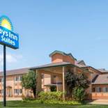 Фотография гостиницы Days Inn & Suites by Wyndham Wichita