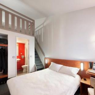 Фотографии гостиницы 
            Hôtel B&B Clermont-Ferrand Le Brézet Aéroport