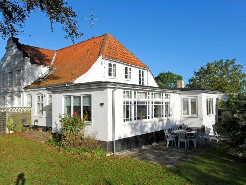 Фотография гостевого дома Four-Bedroom Holiday home in Nordborg 1