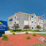 Фотография гостиницы Microtel Inn & Suites by Wyndham Bluffs