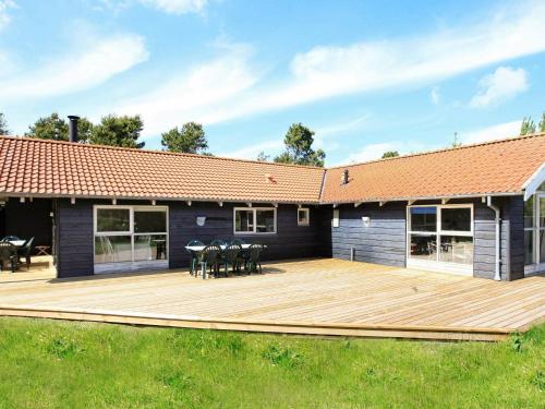 Фотография гостевого дома Four-Bedroom Holiday home in Hals 5