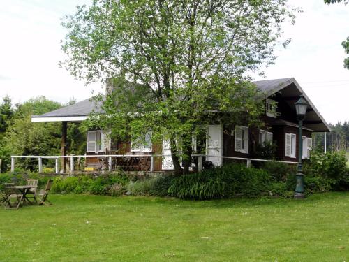 Фотография гостевого дома Peaceful Chalet in Transinne with Forest Nearby