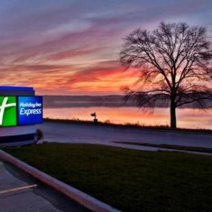 Фотографии гостиницы 
            Holiday Inn Express Le Claire Riverfront-Davenport, an IHG Hotel