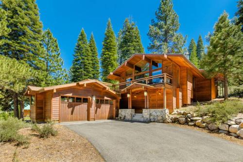 Фотографии гостевого дома 
            Archie's Bungalow by Tahoe Mountain Properties