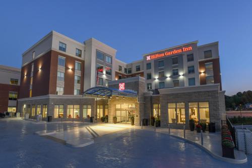 Фотография гостиницы Hilton Garden Inn Cincinnati Midtown