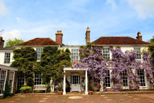 Фотография гостевого дома Powdermills Country House Hotel