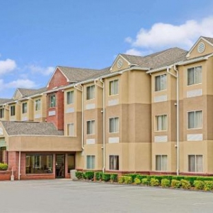 Фотография гостиницы Microtel Inn by Wyndham Lake Norman