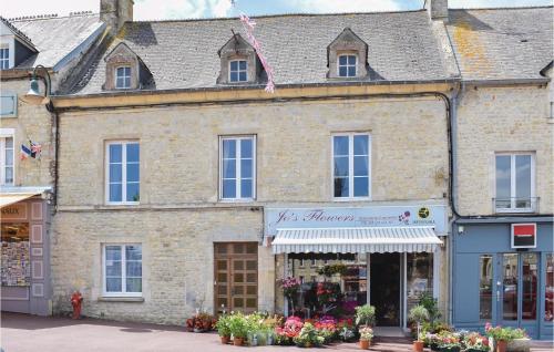 Фотография гостевого дома Three-Bedroom Holiday Home in Sainte-Mere-Eglise