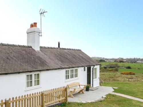 Фотография гостевого дома Crown Cottage, Holywell