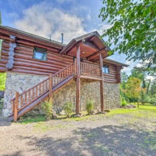 Фотография гостевого дома Lutsen Cabin with Fire Pit, Patio and Deck!