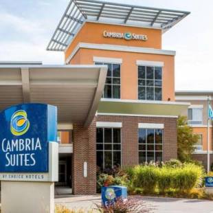 Фотографии гостиницы 
            Cambria Hotel Traverse City