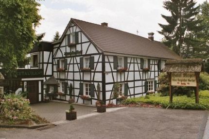 Фотография гостиницы Hotel Meyer Alter Bergischer Gasthof GARNI