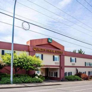 Фотографии гостиницы 
            Quality Inn & Suites Bremerton near Naval Shipyard
