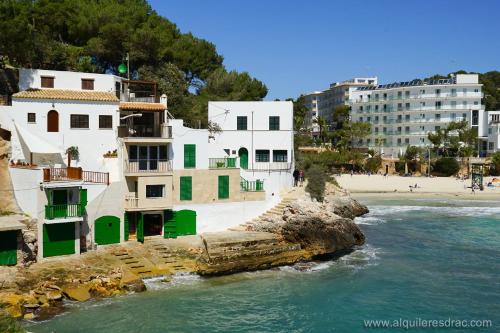 Фотография гостевого дома Chalet Cal Tio Miquel direkt am Meer, mit Wifi