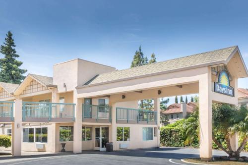 Фотография гостиницы Days Inn by Wyndham Redwood City