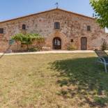 Фотография гостевого дома Catalan farmhouse with round pool in the middle of forest