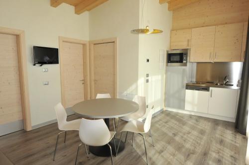 Фотография гостиницы Bungalows Chalets Lago di Molveno