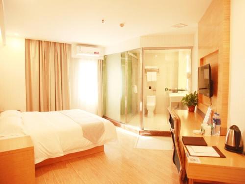 Фотография гостиницы GreenTree Inn Huai'an Huaihai North Road North Station Express Hotel