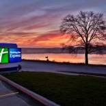 Фотография гостиницы Holiday Inn Express Le Claire Riverfront-Davenport, an IHG Hotel