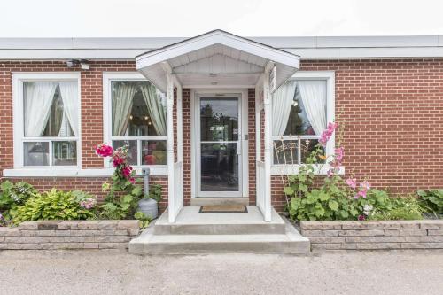 Фотография гостиницы EconoLodge Inn & Suites - Pembroke