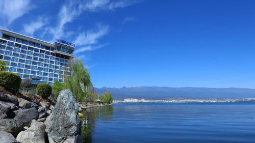 Фотография гостиницы Hotel Indigo Dali Erhai, an IHG Hotel