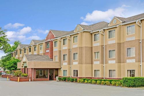 Фотографии гостиницы 
            Microtel Inn by Wyndham Lake Norman