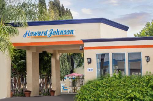 Фотография мотеля Howard Johnson by Wyndham Orange Hotel & Suites