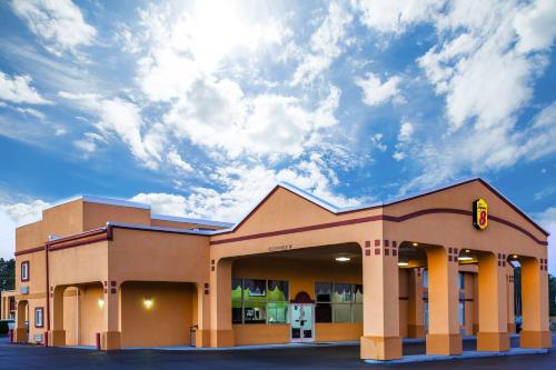 Фотография гостиницы Super 8 by Wyndham Forsyth