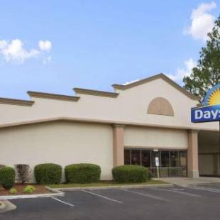 Фотографии гостиницы 
            Days Inn by Wyndham Fayetteville-South/I-95 Exit 49