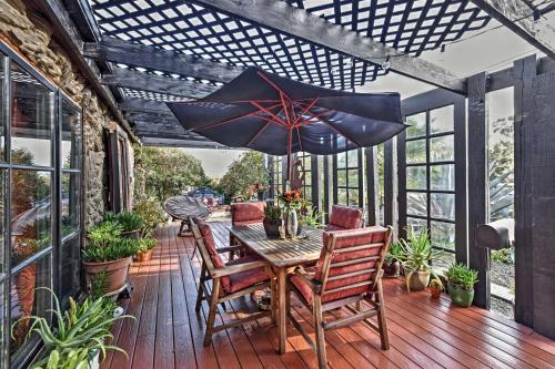 Фотография гостевого дома Bohemian Wonderland Benicia Bungalow with Pergola!