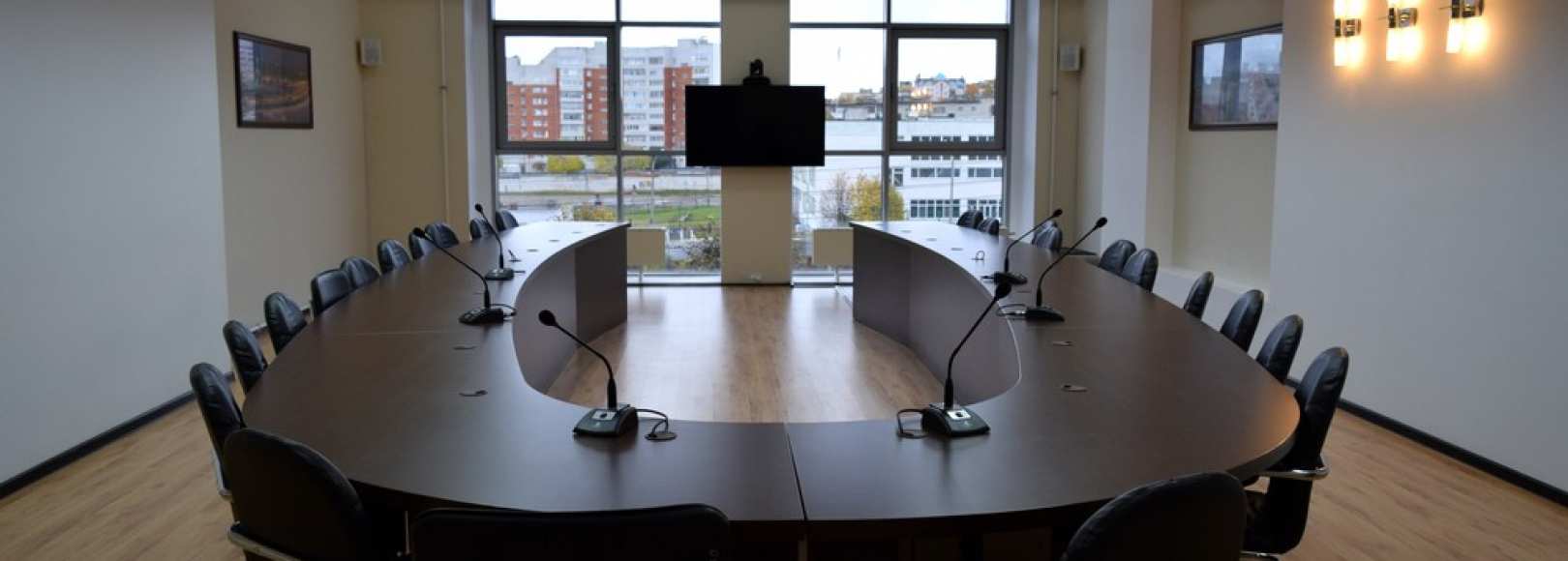 Фотография конференц-зала Конференц-зал на 30 посадочных мест Национальной библиотеки Чувашской Республики