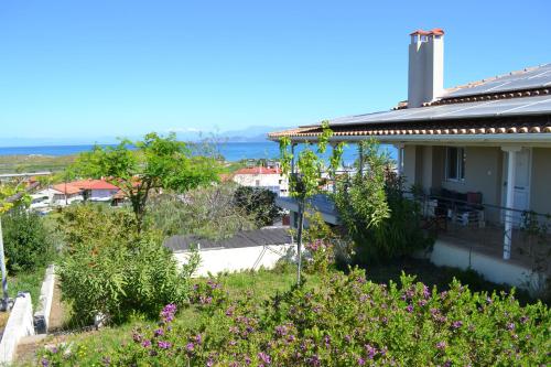 Фотография гостевого дома Corinthian Sun - Vacation Home