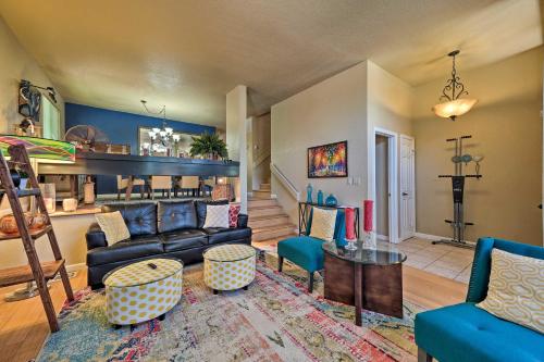 Фотографии гостевого дома 
            Deluxe Townhome with Deck, 2 Mi to Downtown Modesto!