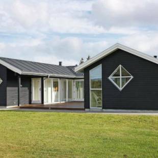 Фотографии гостевого дома 
            Four-Bedroom Holiday home in Hirtshals 3