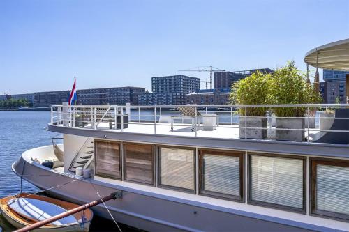 Фотография мини отеля Stunning boat with a view