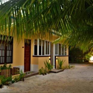 Фотографии гостевого дома 
            DHIGURAH BEACH Inn