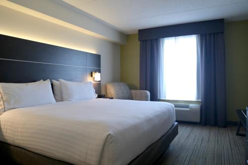 Фотография гостиницы Holiday Inn Express Brampton, an IHG Hotel