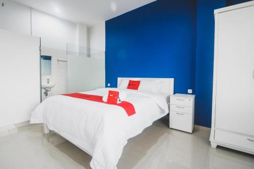 Фотография гостевого дома RedDoorz Plus near Living Plaza Jababeka