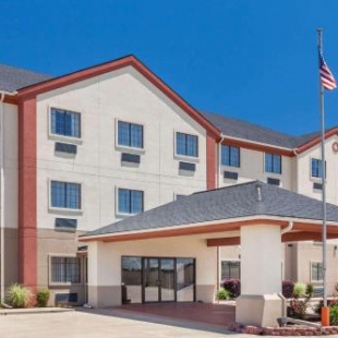 Фотография гостиницы Days Inn & Suites by Wyndham McAlester