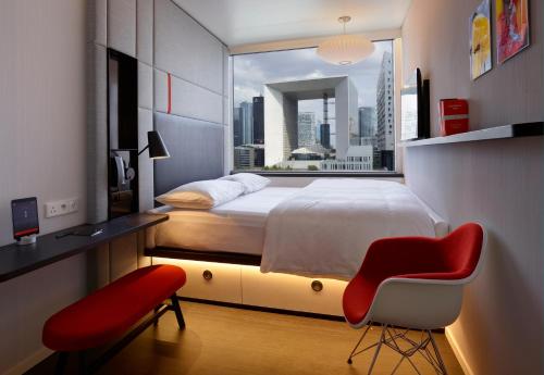 Фотография гостиницы citizenM Paris La Défense