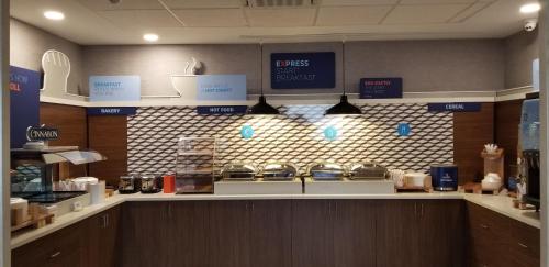 Фотография гостиницы Holiday Inn Express - Indiana, an IHG Hotel