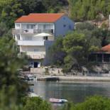 Фотография гостевого дома Apartments by the sea Pasadur, Lastovo - 8351