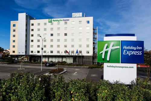 Фотография гостиницы Holiday Inn Express Lisbon-Oeiras, an IHG Hotel
