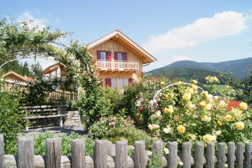 Фотографии гостевого дома 
            WOHNFERIENDORF Poellauberg