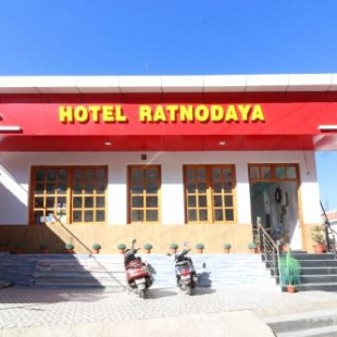 Фотография гостиницы OYO 26832 Hotel Ratnodaya