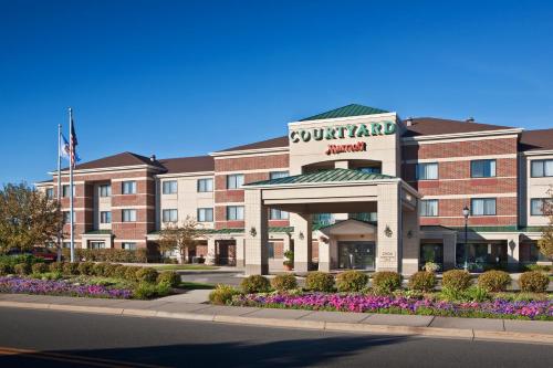Фотография гостиницы Courtyard Minneapolis St. Paul/Roseville