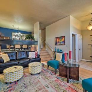 Фотография гостевого дома Deluxe Townhome with Deck, 2 Mi to Downtown Modesto!