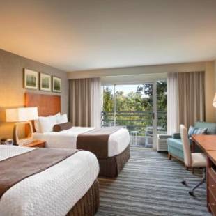 Фотографии гостиницы 
            Crowne Plaza Portland - Lake Oswego, an IHG Hotel