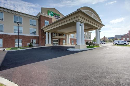 Фотография гостиницы Holiday Inn Express & Suites Lancaster East - Strasburg, an IHG Hotel