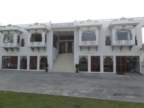 Фотографии гостиницы 
            Devendragarh Palace - Luxury Paying Guest House